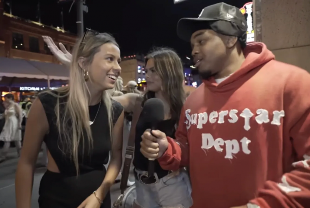 Hailey Welch presl&aacute;vilo kr&aacute;tke nočn&eacute; pouličn&eacute; interview