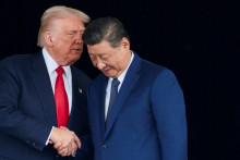 Americk&yacute; prezident Donald Trump a č&iacute;nsky prezident Si Ťin-pching. FOTO: Reuters