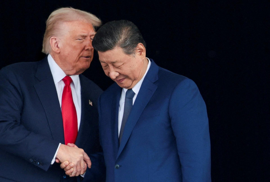 Americk&yacute; prezident Donald Trump a č&iacute;nsky prezident Si Ťin-pching. FOTO: Reuters