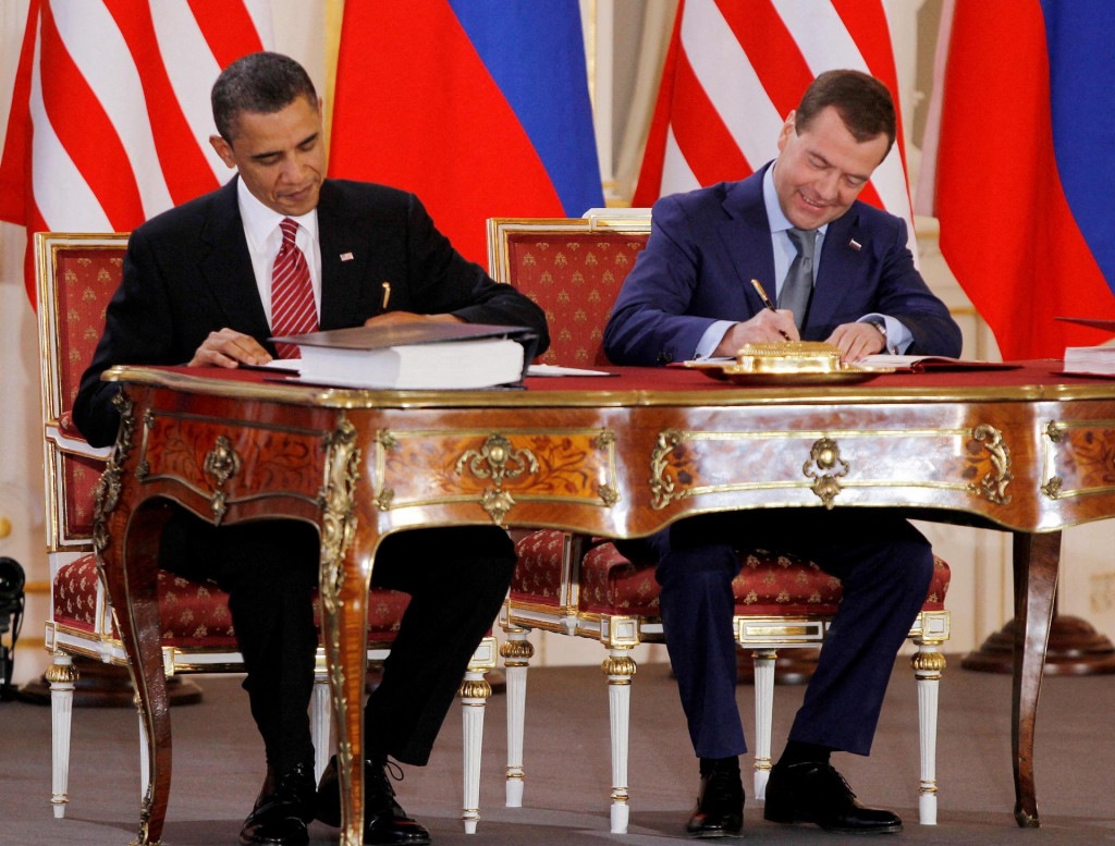 Barack Obama a Dmitrij Medvedev, ktor&iacute; boli vtedaj&scaron;&iacute;mi prezidentmi USA a Ruska. FOTO: Reuters