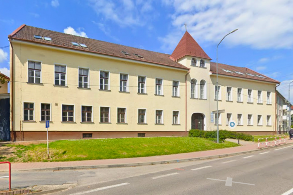 Spojen&aacute; &scaron;kola sv. Jozefa v Novom Meste nad V&aacute;hom. FOTO: Google Maps