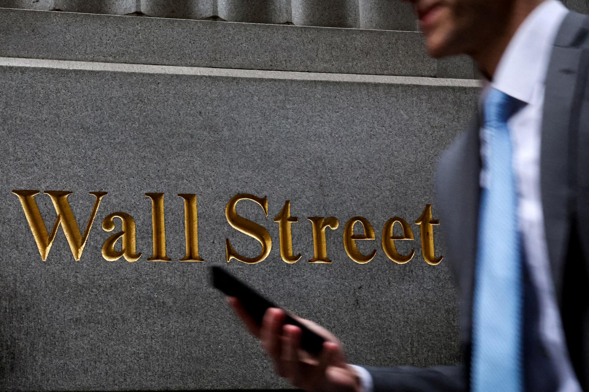 Wall Street počíta straty. Rekordné výdavky na umelú inteligenciu vystrašili investorov