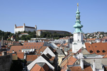 Kľ&uacute;čov&yacute;m rizikom zost&aacute;va n&aacute;lada spotrebiteľov, ktor&uacute; negat&iacute;vne ovplyvňuje konsolid&aacute;cia. FOTO: TASR/Pavel Neubauer