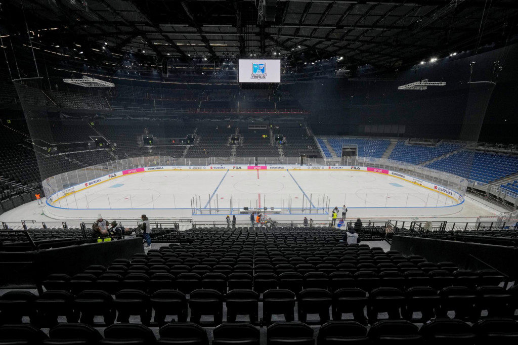 Interi&eacute;r Ar&eacute;ny Santa Giulia, ktor&aacute; sa počas febru&aacute;rov&yacute;ch ZOH 2026 stane jedn&yacute;m z dej&iacute;sk hokejov&eacute;ho turnaja v Mil&aacute;ne. FOTO: TASR/AP