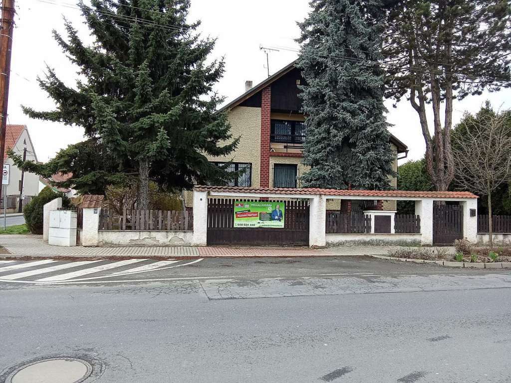 Dom r&oacute;mskeho mafi&aacute;na Anton&iacute;na Bělu b&yacute;val v prvej polovici 90. rokov kľ&uacute;čov&yacute;m miestom, kde si pod&aacute;vali dvere živly z podnikateľskej &scaron;edej z&oacute;ny. FOTO: Ale&scaron; Kubelka