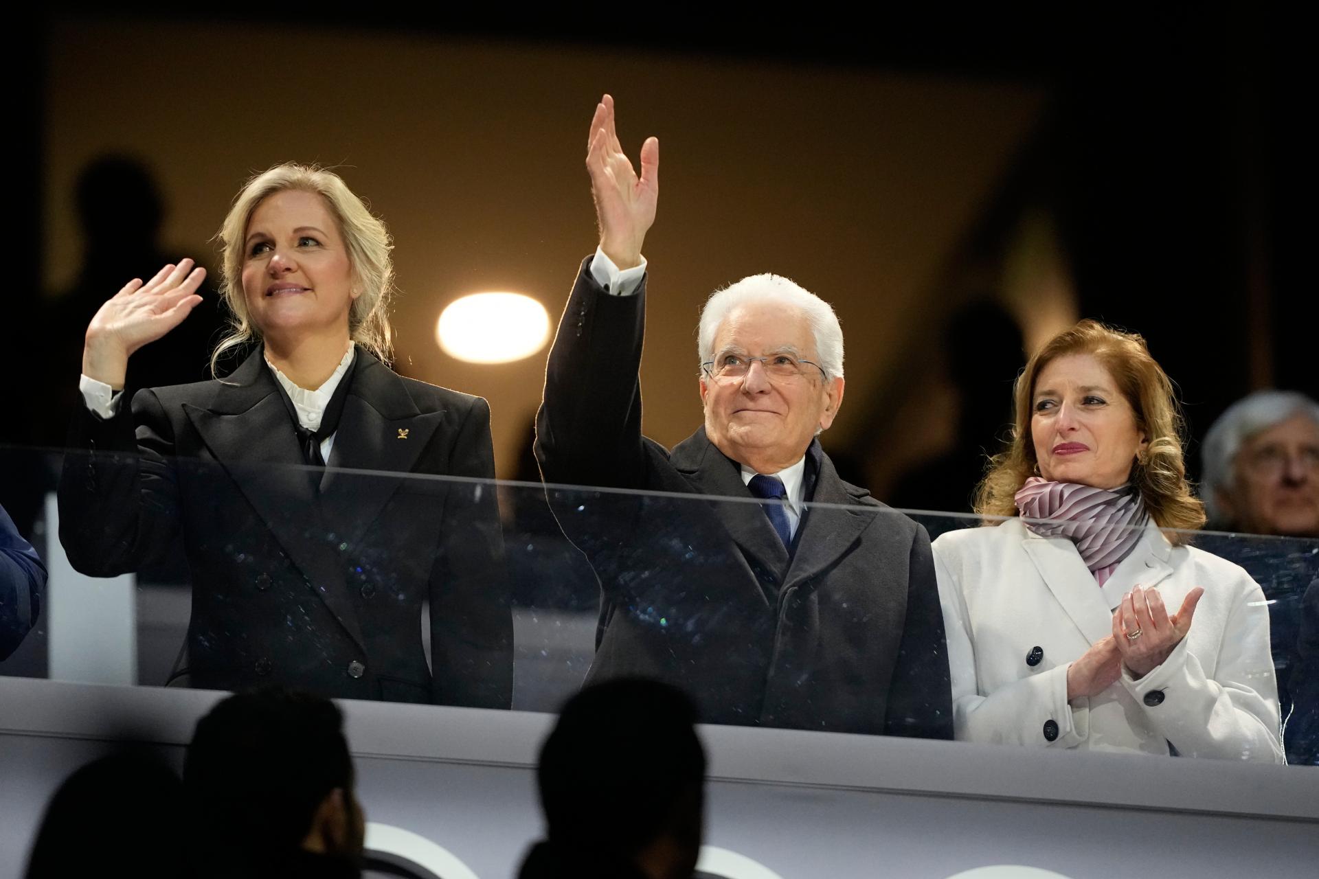 Taliansky prezident Mattarella sl&aacute;vnostne otvoril olympijsk&eacute; hry v Mil&aacute;ne a Cortine