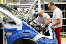 V&yacute;voz zo Slovenska aj v roku 2025 ťahali najm&auml; na&scaron;e automobilky. FOTO: HN/Peter Mayer