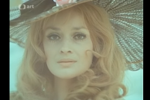 Jana Brejchov&aacute; v roli tajomnej ženy vo filme Juraja Herza Dotek Mot&yacute;le. FOTO: YouTube