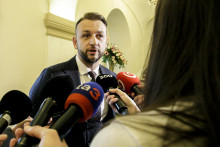 Na sn&iacute;mke minister vn&uacute;tra Mat&uacute;&scaron; &Scaron;utaj E&scaron;tok. FOTO: TASR/Dano Veselsk&yacute;