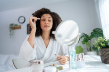 Vyberte si maskaru, ktor&aacute; v&aacute;s dokonale zv&yacute;razn&iacute;.