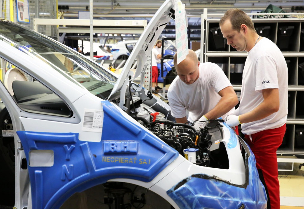 V&yacute;voz zo Slovenska aj v roku 2025 ťahali najm&auml; na&scaron;e automobilky. FOTO: HN/Peter Mayer