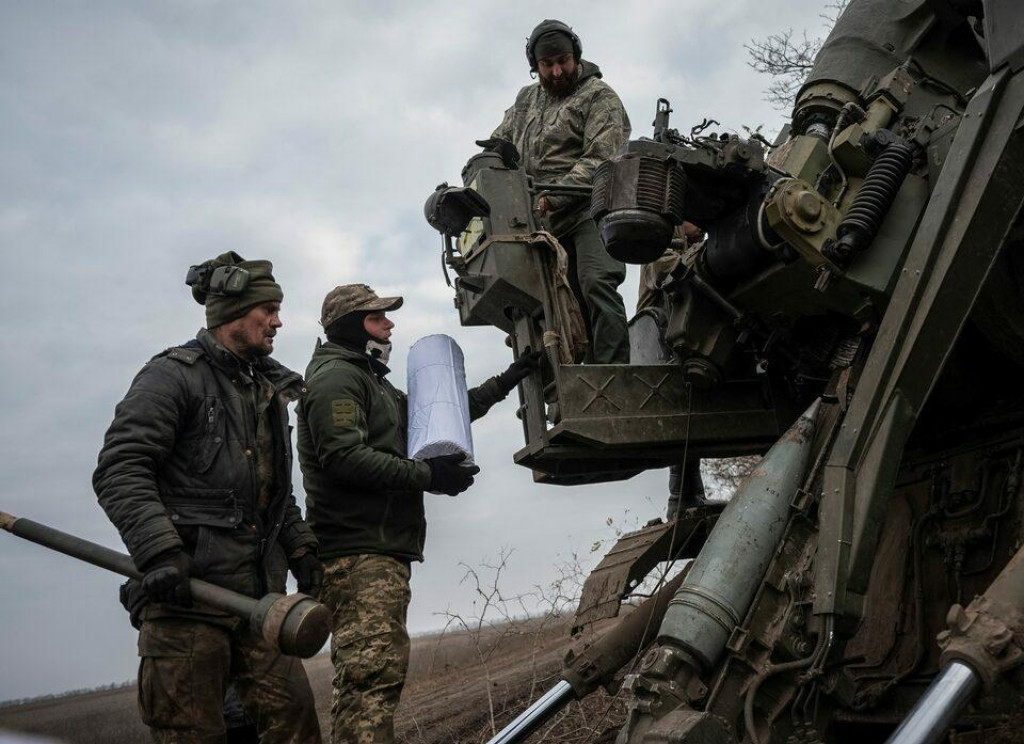 Ukrajinsk&iacute; vojaci v Chersonskej oblasti. FOTO: Reuters