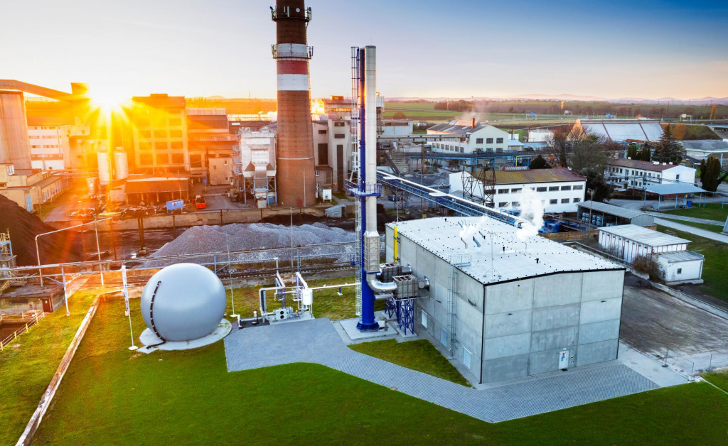 EPC model sa v&yacute;razne uplatňuje pri transform&aacute;cii tepl&aacute;rn&iacute;. Budova kotolne s prislu&scaron;enstvom, cukrovar Opava.