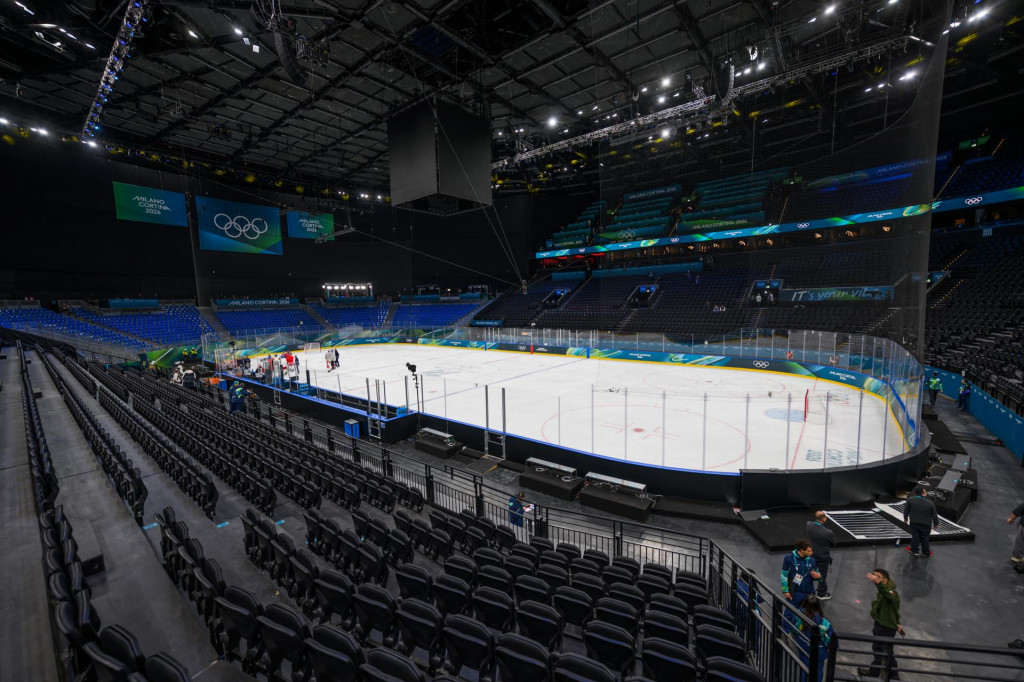 Hokejov&aacute; hala Santa Giulia pred zimn&yacute;mi olympijsk&yacute;mi hrami v Mil&aacute;ne. FOTO: TASR/Jaroslav Nov&aacute;k