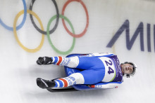 Slovensk&yacute; s&aacute;nkar Jozef Ninis pretek&aacute; v 2. jazde v s&uacute;ťaži mužov na zimn&yacute;ch olympijsk&yacute;ch hr&aacute;ch v talianskom meste Cortina d&lsquo;Ampezzo. FOTO: TASR/Martin Baumann