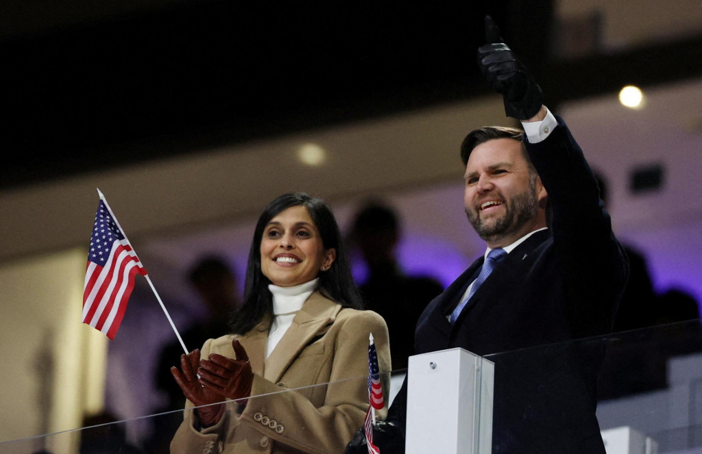 Americk&yacute; viceprezident J. D. Vance a druh&aacute; d&aacute;ma Usha Vanceov&aacute;​ počas otv&aacute;racieho ceremoni&aacute;lu. FOTO: Reuters