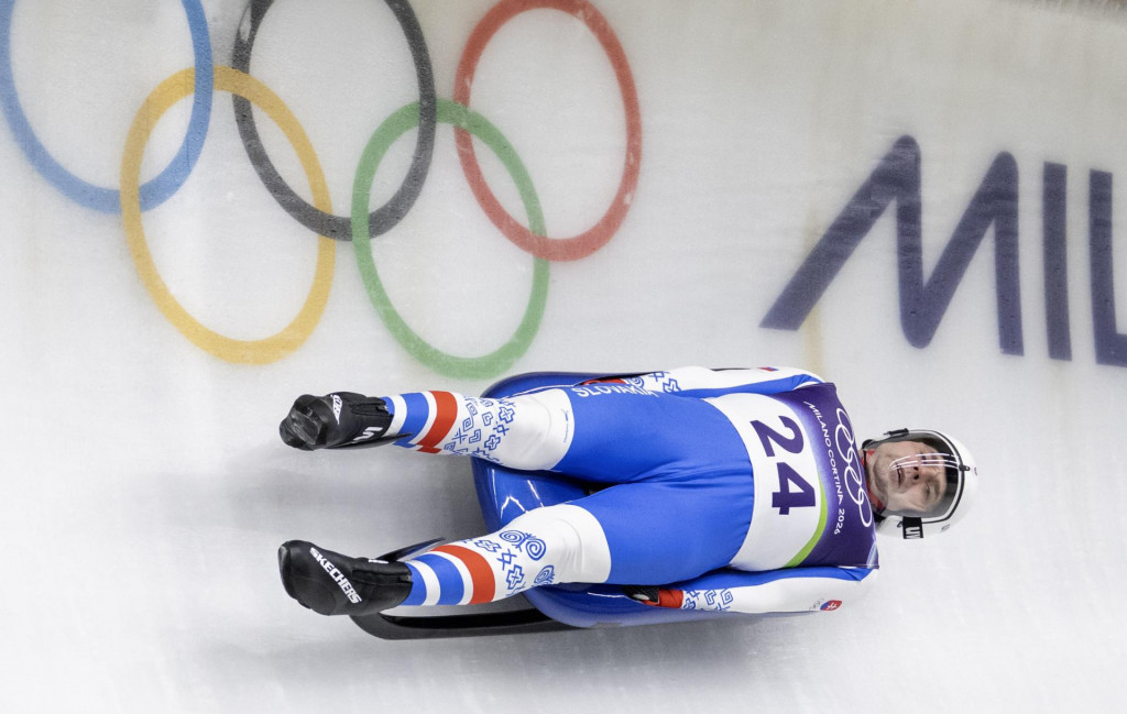 Slovensk&yacute; s&aacute;nkar Jozef Ninis pretek&aacute; v 2. jazde v s&uacute;ťaži mužov na zimn&yacute;ch olympijsk&yacute;ch hr&aacute;ch v talianskom meste Cortina d&lsquo;Ampezzo. FOTO: TASR/Martin Baumann