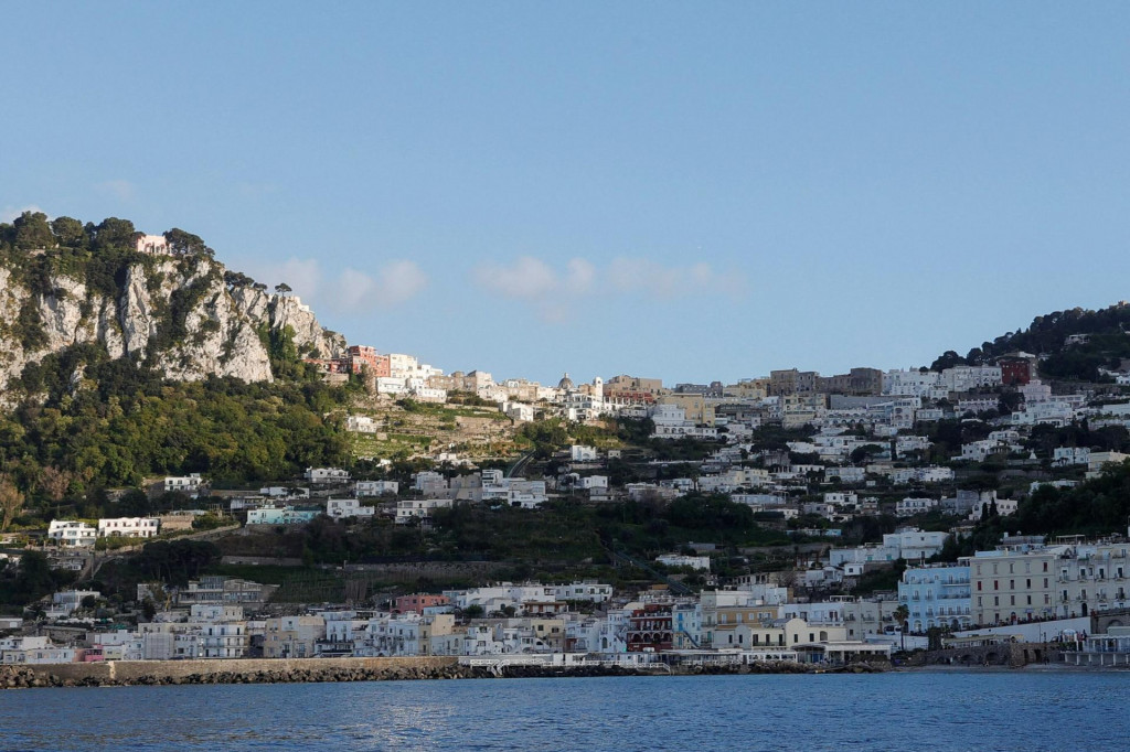 Na talianskom ostrove Capri trvale žije 13-tis&iacute;c ľud&iacute;. FOTO: Reuters