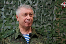 Na videosn&iacute;mke rusk&eacute;ho ministerstva obrany z 13. j&uacute;na 2023 rusk&yacute; gener&aacute;lporuč&iacute;k Vladimir Alexejev sa prihov&aacute;ra vojakom na nezn&aacute;mom mieste.  FOTO: TASR/AP