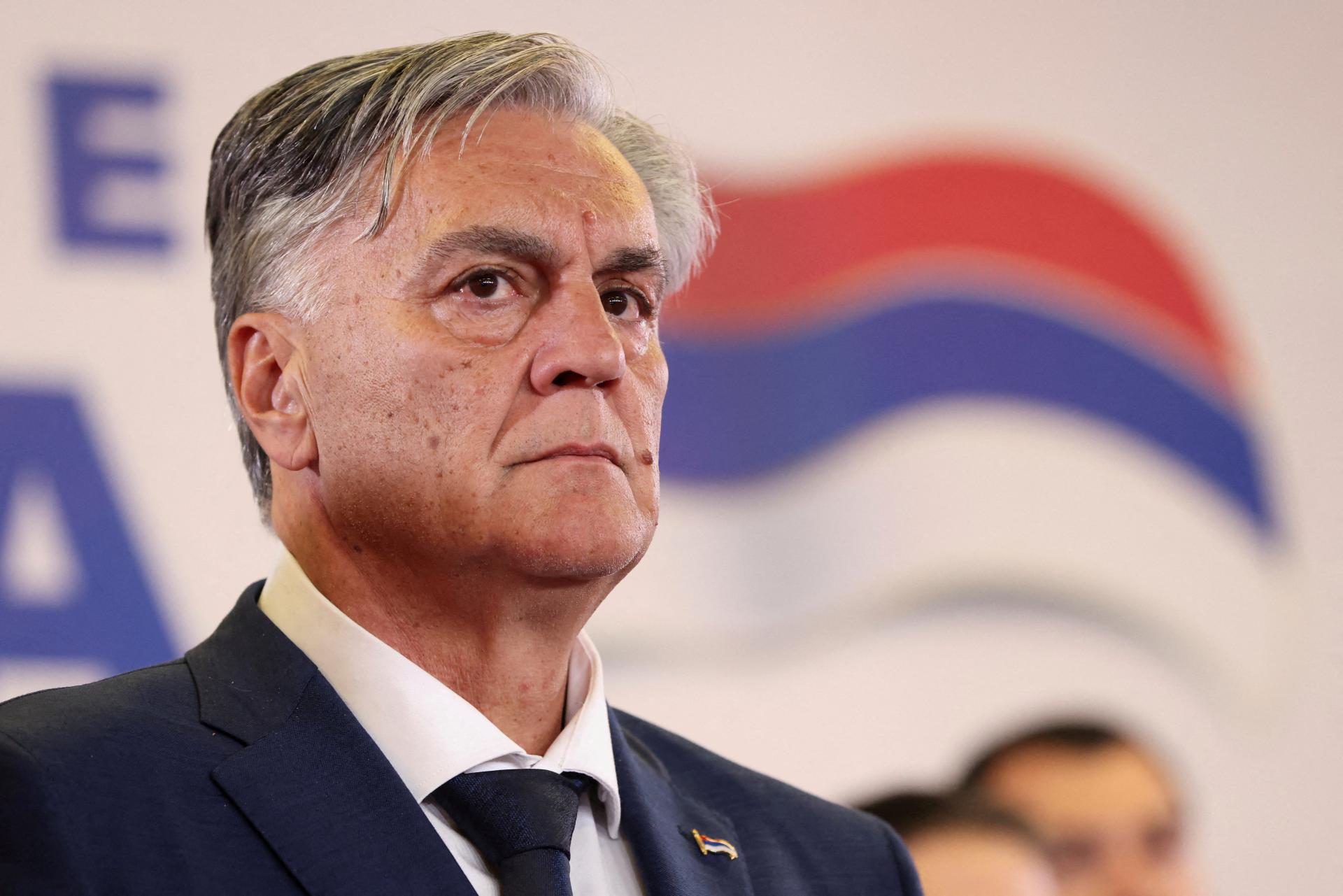 Čiastočné voľby prezidenta bosnianskych Srbov vyhral Dodikov spojenec Karan