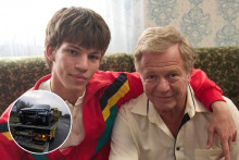 Marko Kram&aacute;r hr&aacute; s otcom v seri&aacute;li Sľub. Po hav&aacute;rii e&scaron;te telev&iacute;zia nevie čo s jeho osudom.