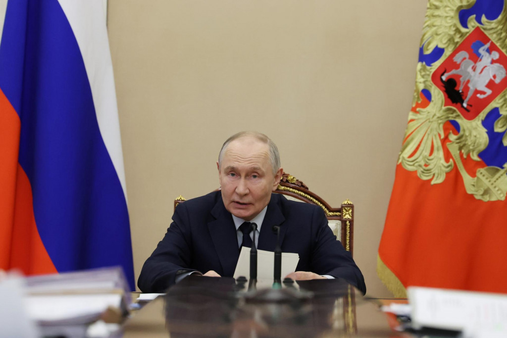 Rusk&yacute; prezident Vladimir Putin vedie zasadnutie vl&aacute;dneho kabinetu o ekonomick&yacute;ch ot&aacute;zkach v Kremli v Moskve 3. febru&aacute;ra 2026. FOTO: TASR/AP