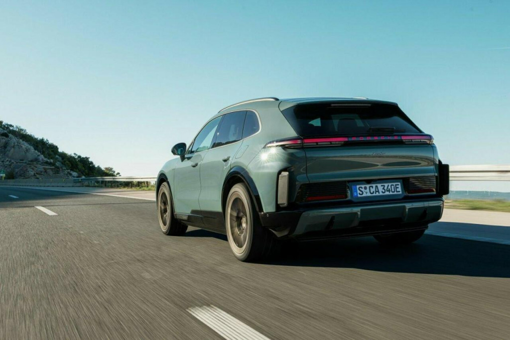 V bratislavskom Volkswagene pribudlo aj elektrick&eacute; Porsche. FOTO: Porsche