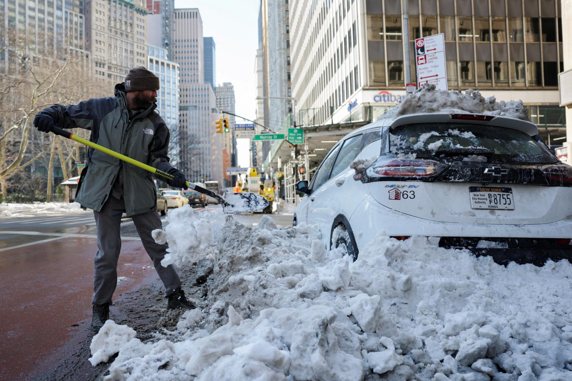 New York čel&iacute; extr&eacute;mnym mrazom, vyžiadali si už 18 mŕtvych