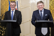 Premi&eacute;r Robert Fico si vo dvojici s česk&yacute;m kolegom Andrejom Babi&scaron;om rozumel. Zhodu by mohol n&aacute;jsť aj s rak&uacute;skym kancel&aacute;rom Christianom Stockerom. FOTO: TASR/M. Erd