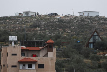Nov&aacute; izraelsk&aacute; osada neďaleko mesta Beita na izraelskom okupovanom Z&aacute;padnom brehu Jord&aacute;nu. FOTO: Reuters