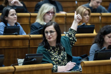 Na sn&iacute;mke poslankyňa parlementu Zuzana Mesterov&aacute; (Progres&iacute;vne Slovensko) počas 46. sch&ocirc;dze N&aacute;rodnej rady k n&aacute;vrhom na vyslovenie ned&ocirc;very siedmim ministrom. FOTO: TASR/Jakub Kotian