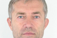 Na sn&iacute;mke b&yacute;val&yacute; elitn&yacute; policajt a pr&iacute;slu&scaron;n&iacute;k Slovenskej informačnej služby Ľubo&scaron; Kos&iacute;k.

FOTO: TASR /MV SR, 11. november 2016