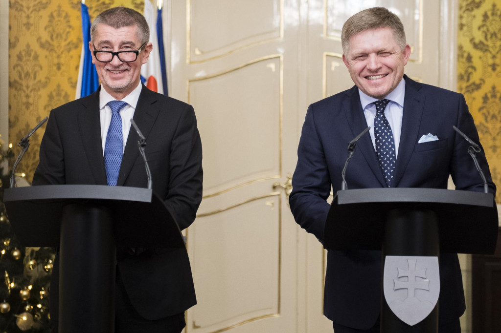 Premi&eacute;r Robert Fico si vo dvojici s česk&yacute;m kolegom Andrejom Babi&scaron;om rozumel. Zhodu by mohol n&aacute;jsť aj s rak&uacute;skym kancel&aacute;rom Christianom Stockerom. FOTO: TASR/M. Erd