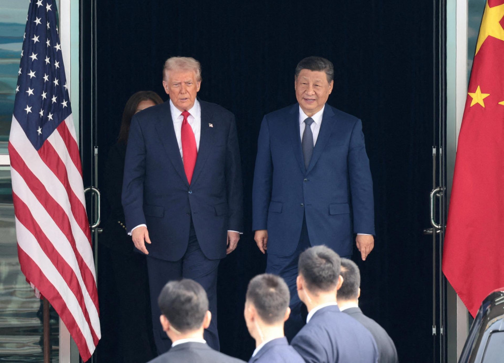 Americk&yacute; prezident Donald Trump a č&iacute;nsky prezident Si Ťin-pching. FOTO: Reuters