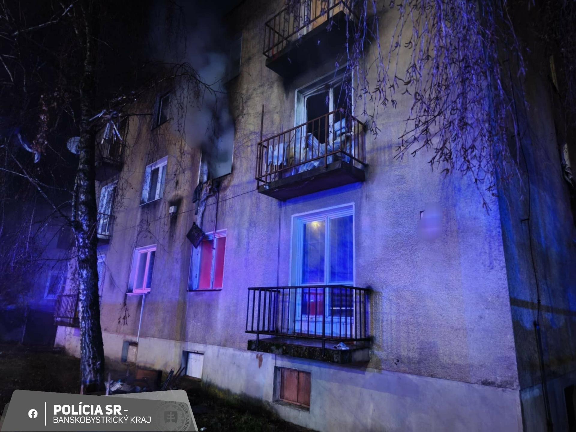 V bytovke v Tornali došlo k výbuchu plynu, vypukol požiar. Zranili sa štyri osoby