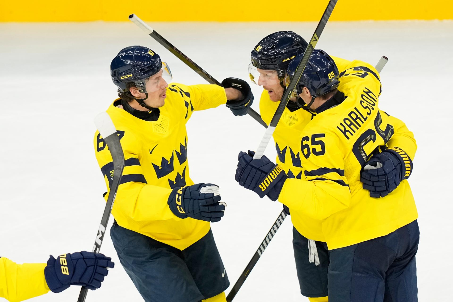 Favorit sa trápil, no svoju pozíciu potvrdil. Hokejisti Švédska zvíťazili nad domácim Talianskom