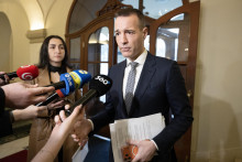 Tom&aacute;&scaron; Drucker počas stredaj&scaron;ieho rokovania vl&aacute;dy. FOTO: TASR/P. Neubauer