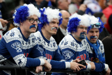 F&iacute;nski fan&uacute;&scaron;ikovia. FOTO: Reuters
