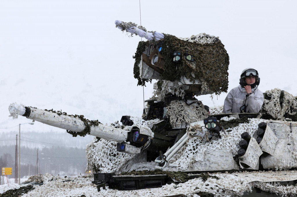 Ilustračn&aacute; fotografia. Pr&iacute;slu&scaron;n&iacute;k n&oacute;rskej arm&aacute;dy sa z&uacute;častňuje vojensk&eacute;ho cvičenia s n&aacute;zvom Cold Response 2022. FOTO: Reuters
