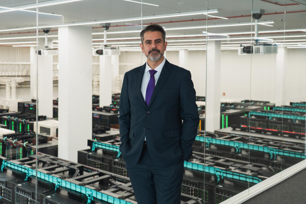 Cristian Canton vedie Barcelonsk&eacute; superv&yacute;počtov&eacute; centrum, ktor&eacute;ho p&yacute;chou je MareNostrum 5, jeden z najv&yacute;konnej&scaron;&iacute;ch superpoč&iacute;tačov na svete. FOTO: Mario Ejarque/ BSC-CNS