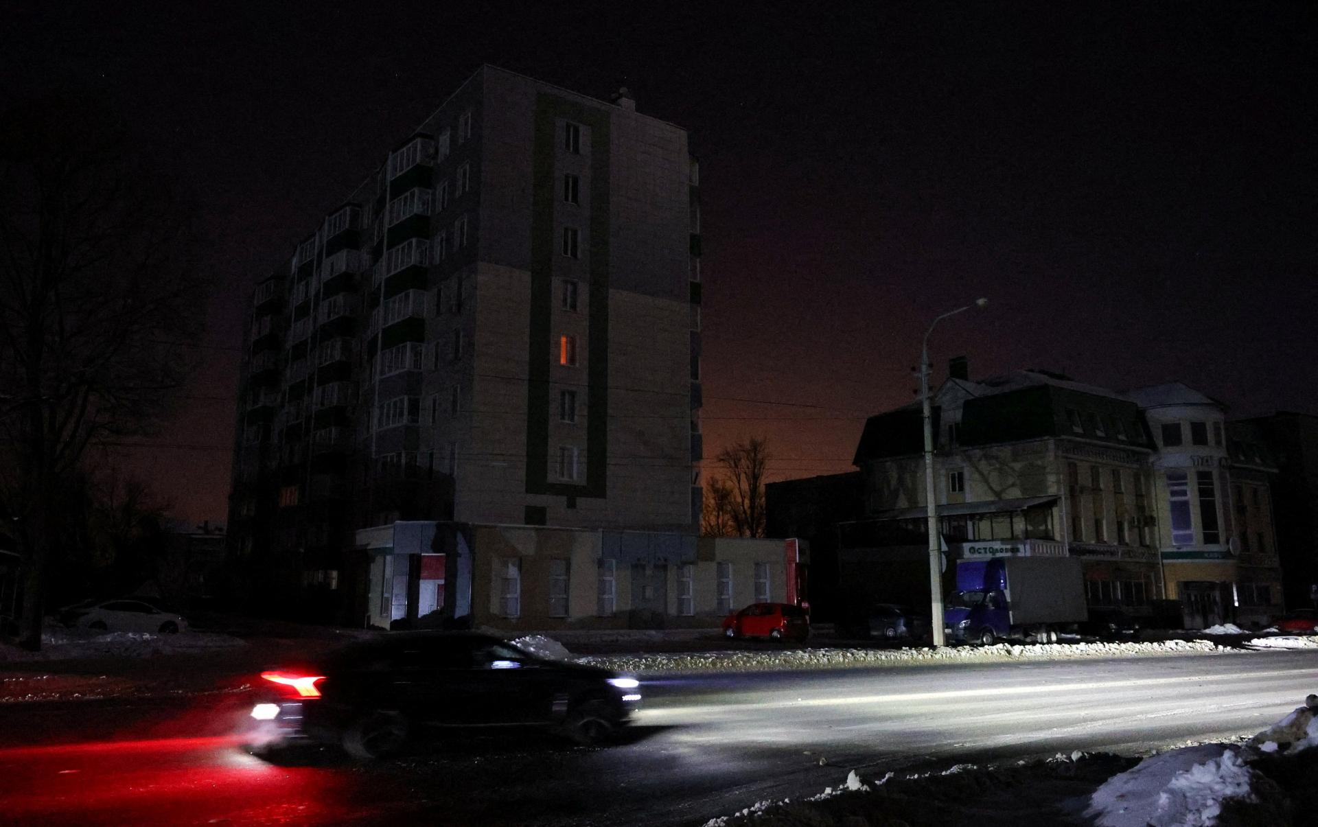 Kvôli ukrajinskej paľbe je 220-tisíc odberateľov bez elektriny, uviedol ruský gubernátor