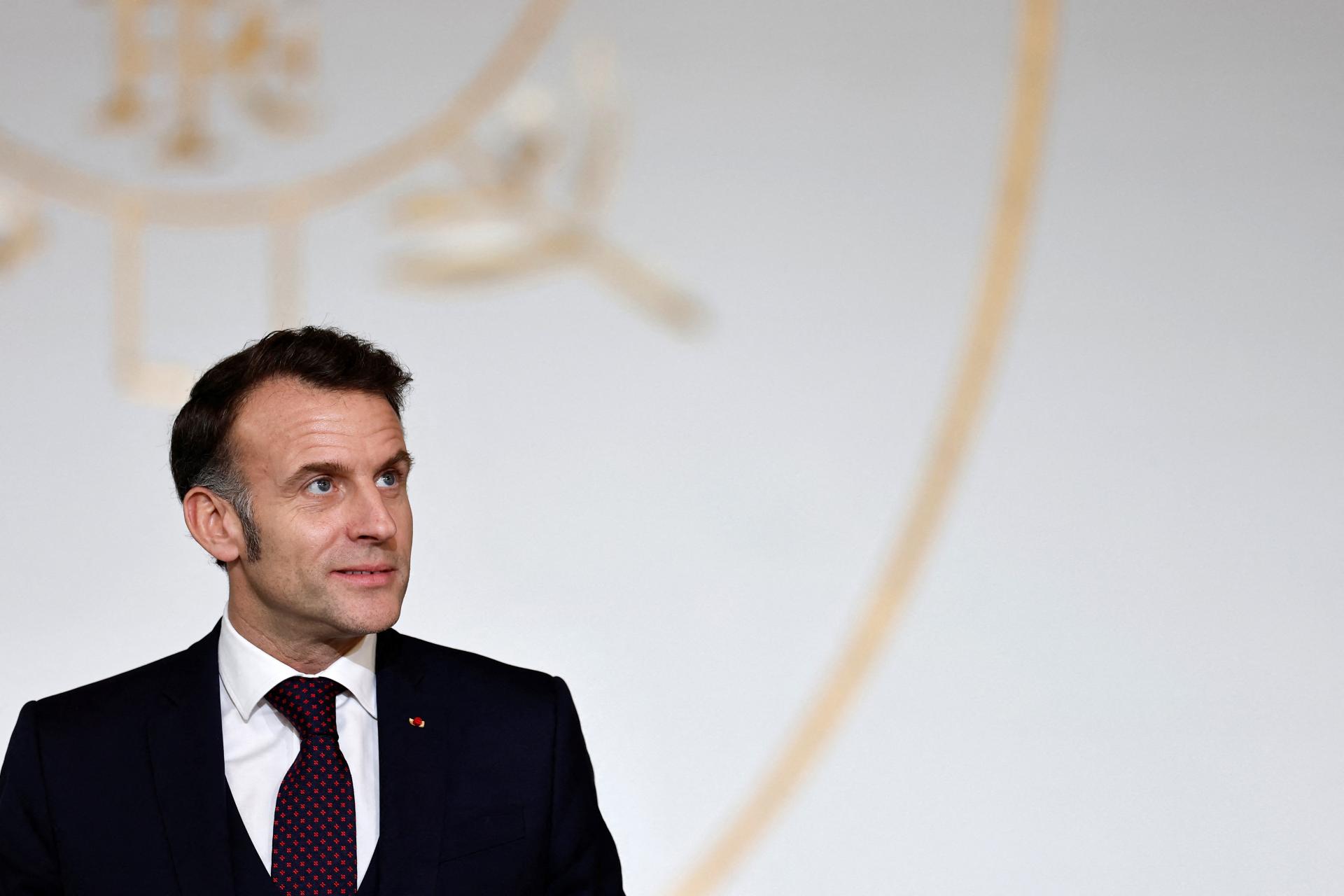 Macron nemá v pláne v najbližších dňoch telefonovať s Putinom. Nie je to otázka dní, dodal