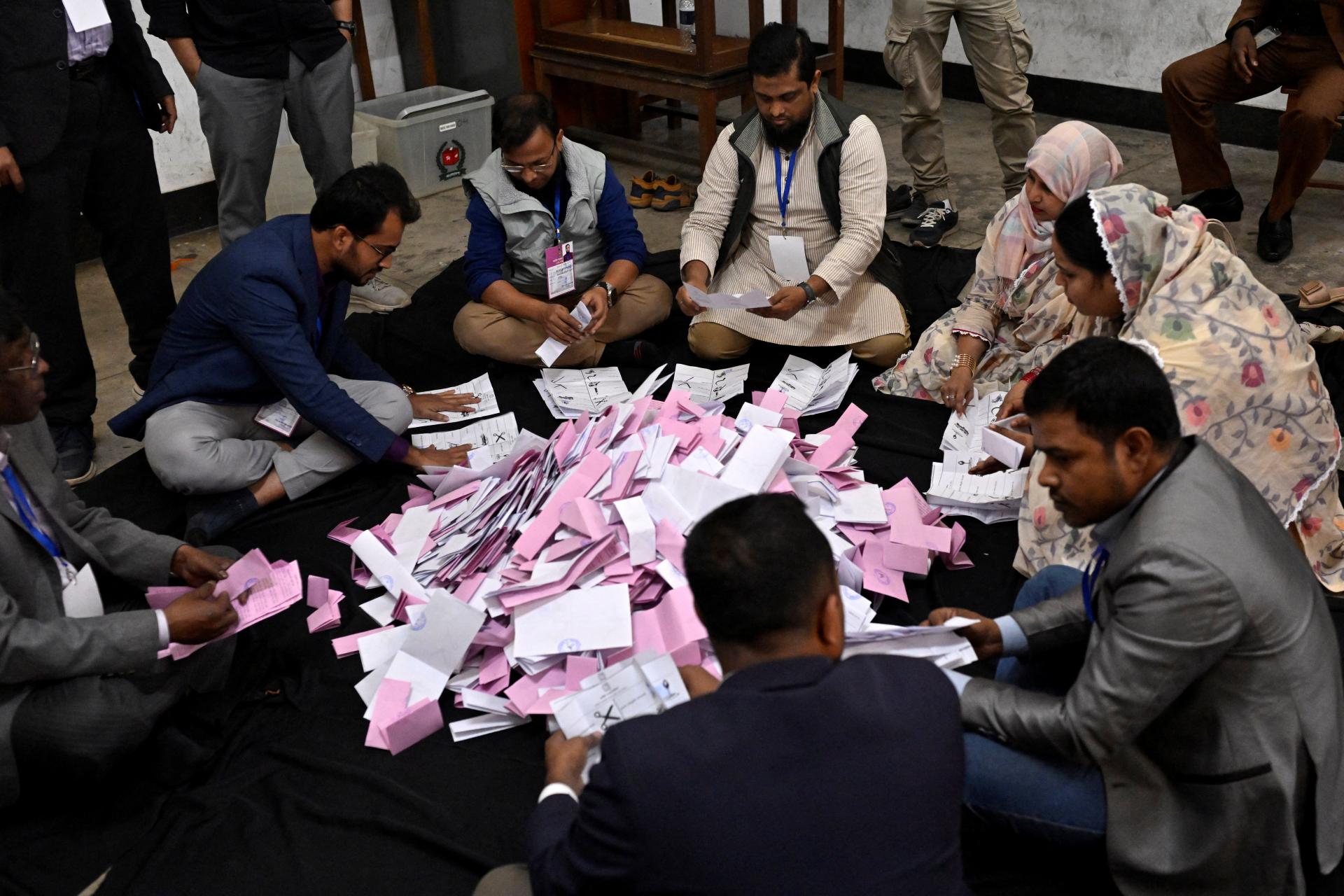 V prvých parlamentných voľbách v Bangladéši od zvrhnutia Vadžídovej zvíťazila nacionalistická strana BNP