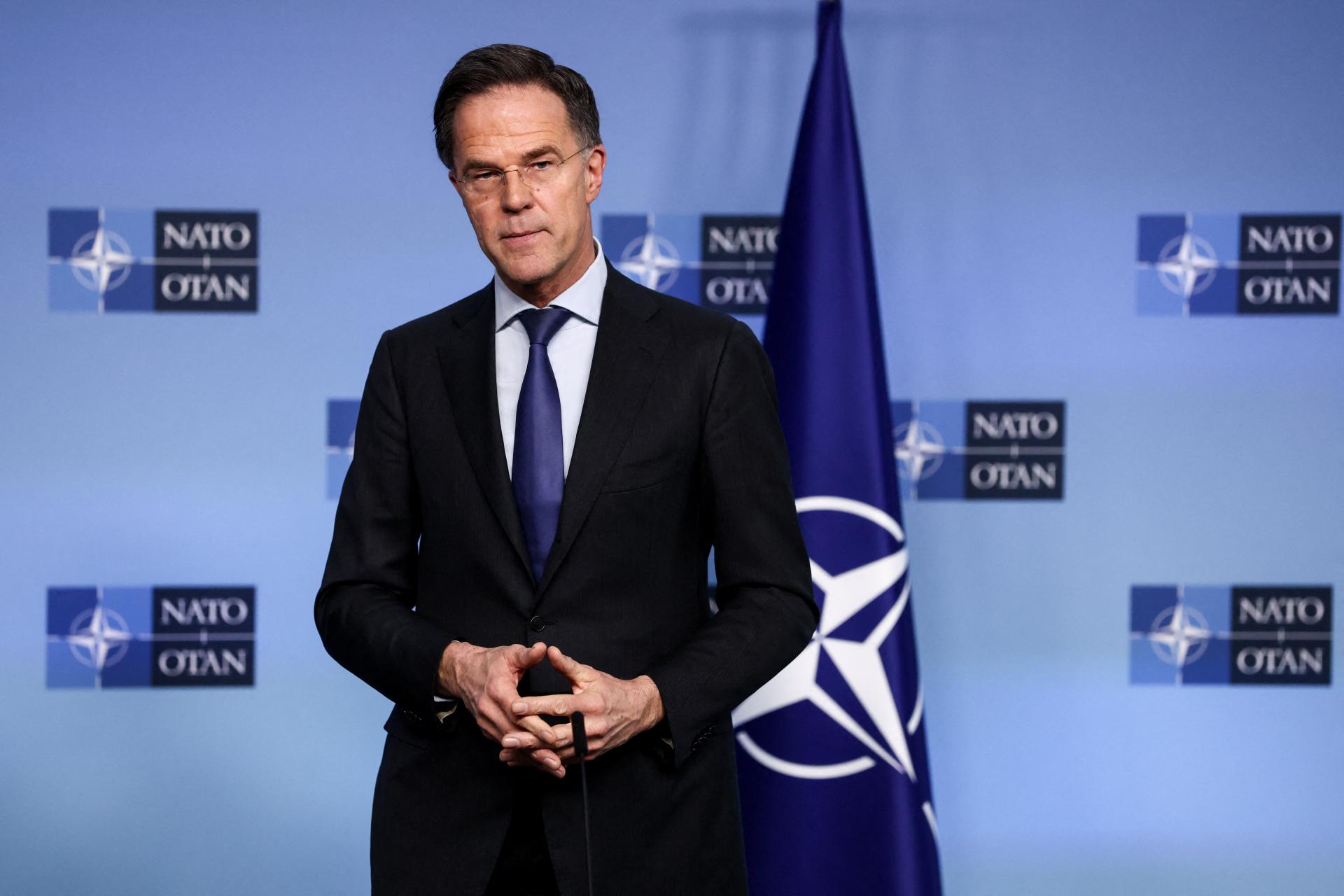 Rusi postupujú pomaly a majú obrovské straty, vyhlásil šéf NATO Rutte