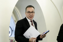 Minister pr&aacute;ce Erik Tom&aacute;&scaron; si pochvaľuje v&yacute;sledky spr&iacute;snenia posudzovania pr&aacute;ceneschopnosti. FOTO: TASR/D. Veselsk&yacute;