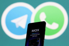 &bdquo;Dnes sa rusk&aacute; vl&aacute;da pok&uacute;sila &uacute;plne zablokovať WhatsApp s cieľom presmerovať ľud&iacute; na &scaron;t&aacute;tom vlastnen&uacute; sledovaciu aplik&aacute;ciu,&ldquo; uviedla spoločnosť WhatsApp na soci&aacute;lnej sieti X. FOTO: REUTERS