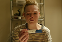 Nov&yacute; seri&aacute;l s Elle Fanning.