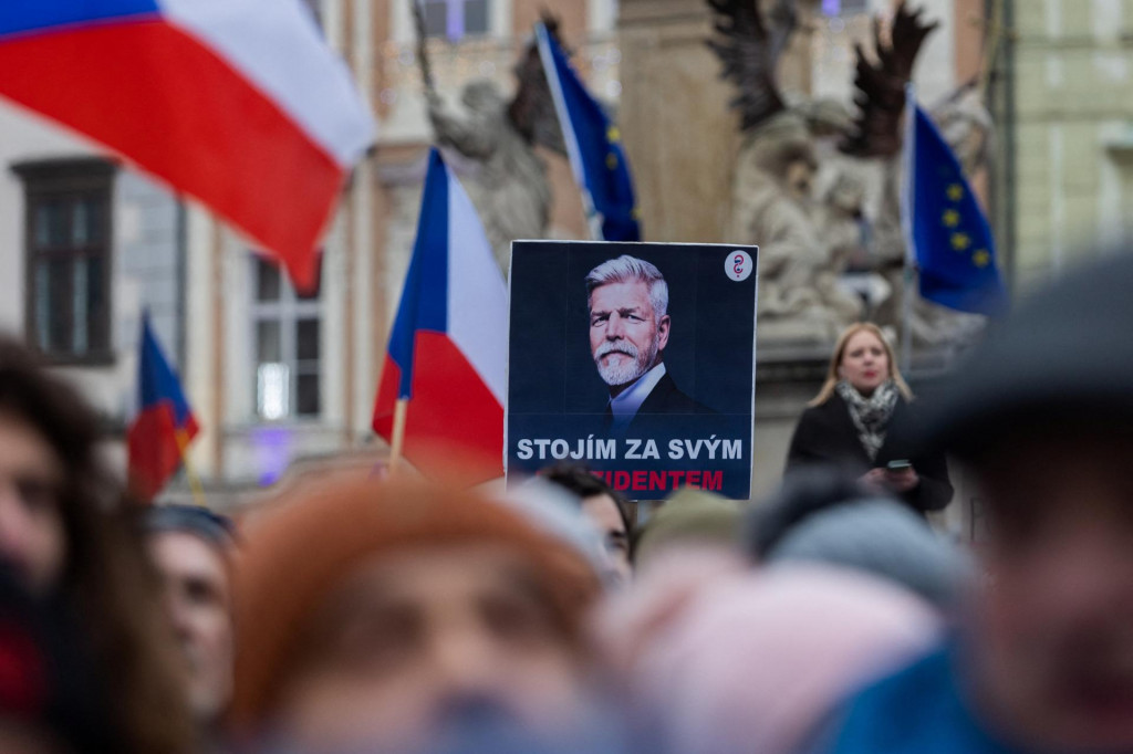 Zhromaždenie na podporu česk&eacute;ho prezidenta Petra Pavla v reakcii na spor medzi prezidentom a česk&yacute;m ministrom zahraničn&yacute;ch vec&iacute; a predsedom Motoristov Petrom Macinkom. FOTO: Reuters