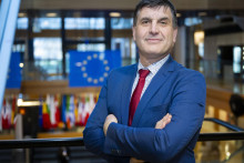 Na sn&iacute;mke europoslanec Branislav Ondru&scaron;. FOTO: TASR/Jakub Kotian