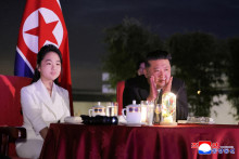 Severokorejsk&yacute; vodca Kim Čong-un so svojou dc&eacute;rou Kim Ču-e. FOTO: Reuters